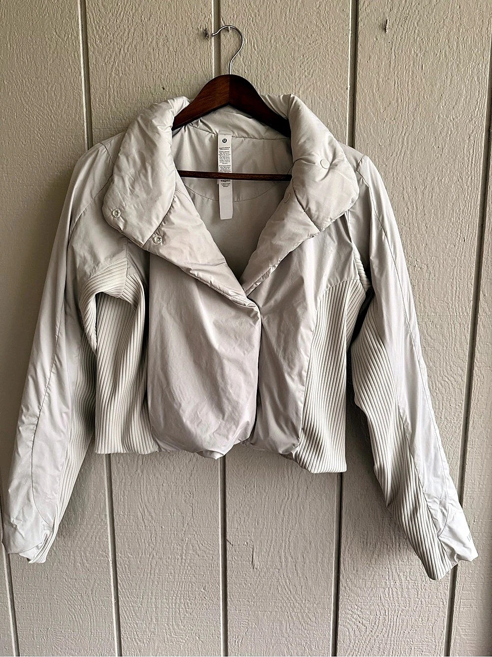 Lululemon Sleek City Jacket Bone White Size 8 Cropped